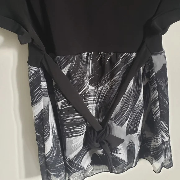 ⭐3/$25⭐ NWT Reitmans Women's Abstract Blouse Size LP - Picture 6 of 15